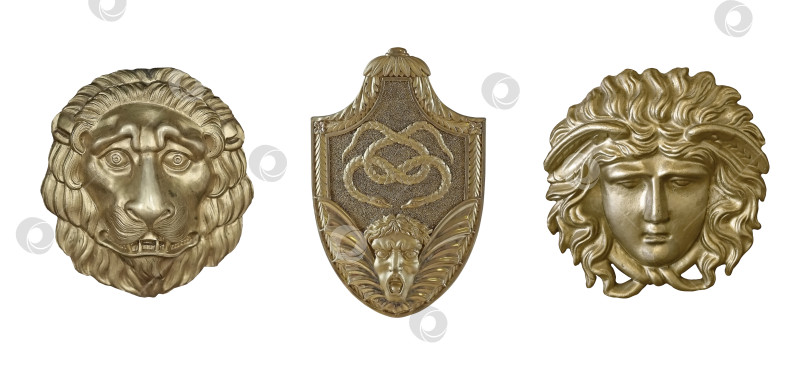 Скачать Набор золотых декоративных элементов, выделенных на белом фоне (лев, морда, щит). Элемент дизайна с контуром отсечения фотосток Ozero