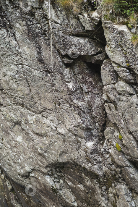 Скачать Дикий скалистый пейзаж с замшелыми камнями, изолированный фон фотосток Ozero