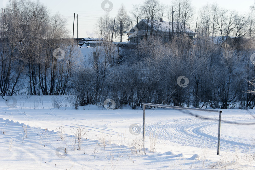 Скачать Морозный зимний день в маленьком русском городе фотосток Ozero