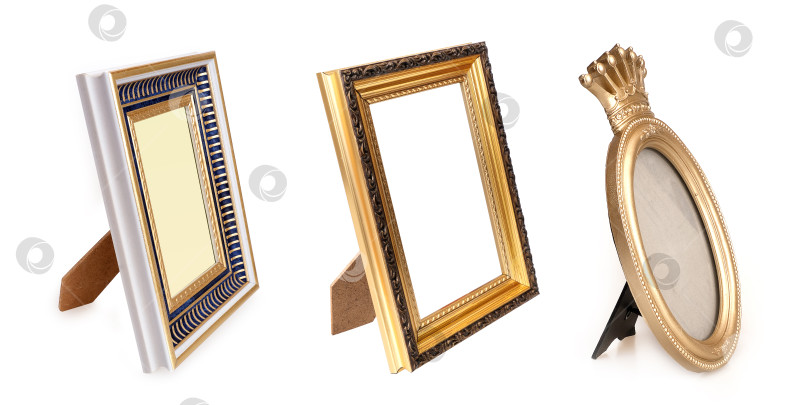 Скачать Золотая рамка для картин, зеркал или фотографий в фронтальном и перспективном ракурсе, выделенных на белом фоне фотосток Ozero