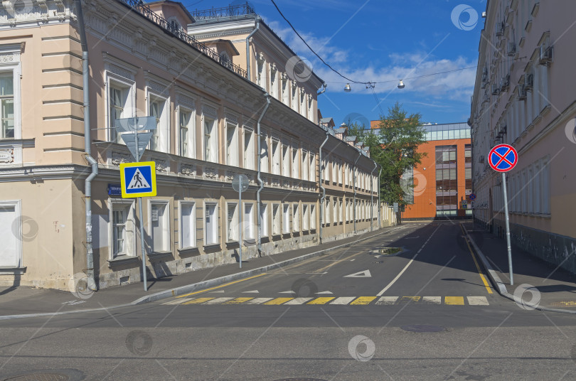 Скачать Старый дом в центре Москвы. фотосток Ozero