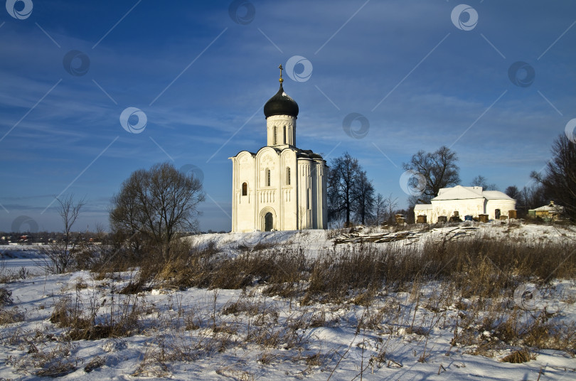 Скачать Церковь Покрова Пресвятой Богородицы на Нерли, Россия. фотосток Ozero