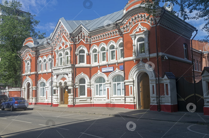 Скачать Дом построен в псевдорусском стиле. Москва, центр города. фотосток Ozero