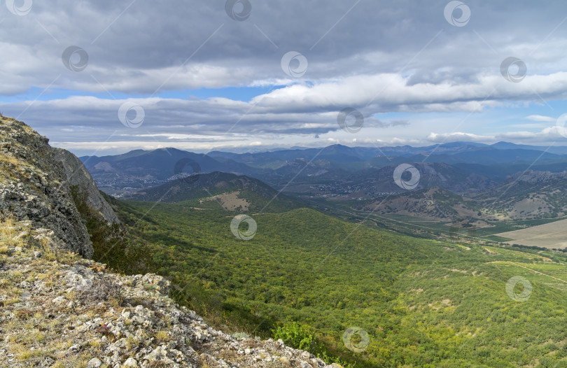 Скачать Вид с вершины хребта. Крымские горы, сентябрь. фотосток Ozero