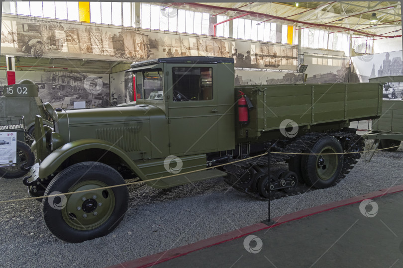 Скачать Советский полугусеничный грузовик ЗИС-33, 1940 год выпуска. фотосток Ozero