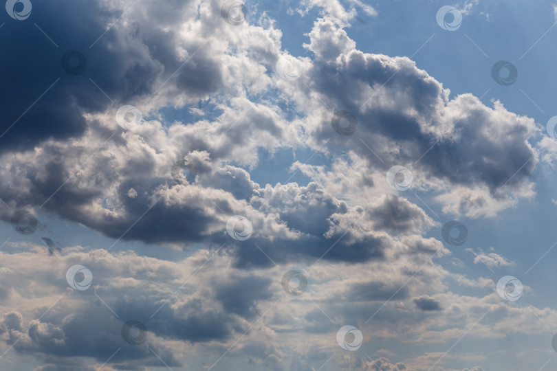 Скачать Предгрозовые облака на небе фотосток Ozero