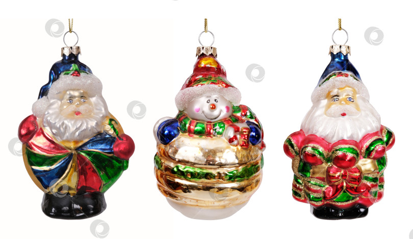 Скачать Набор стеклянных рождественских игрушек, выделенных на белом фоне фотосток Ozero