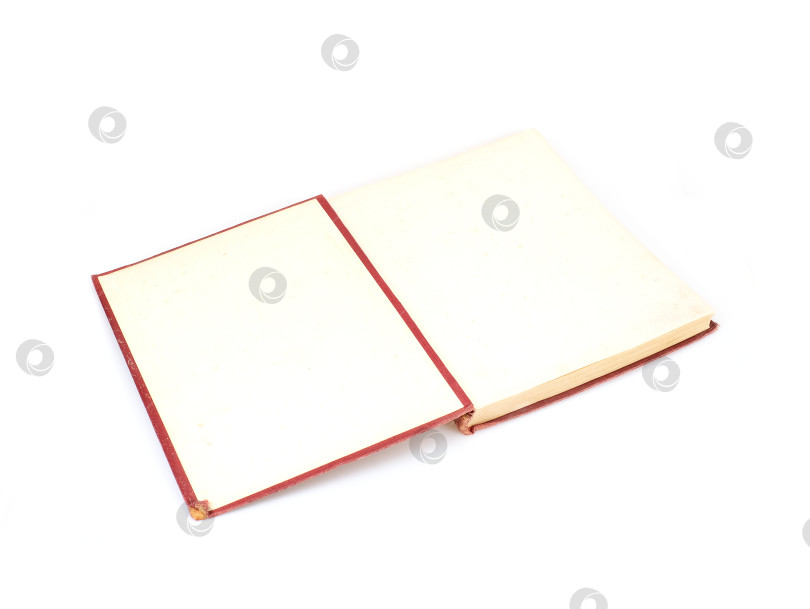 Скачать Открытая старая книга в коричневой обложке с белыми листами, выделенными на белом фоне фотосток Ozero