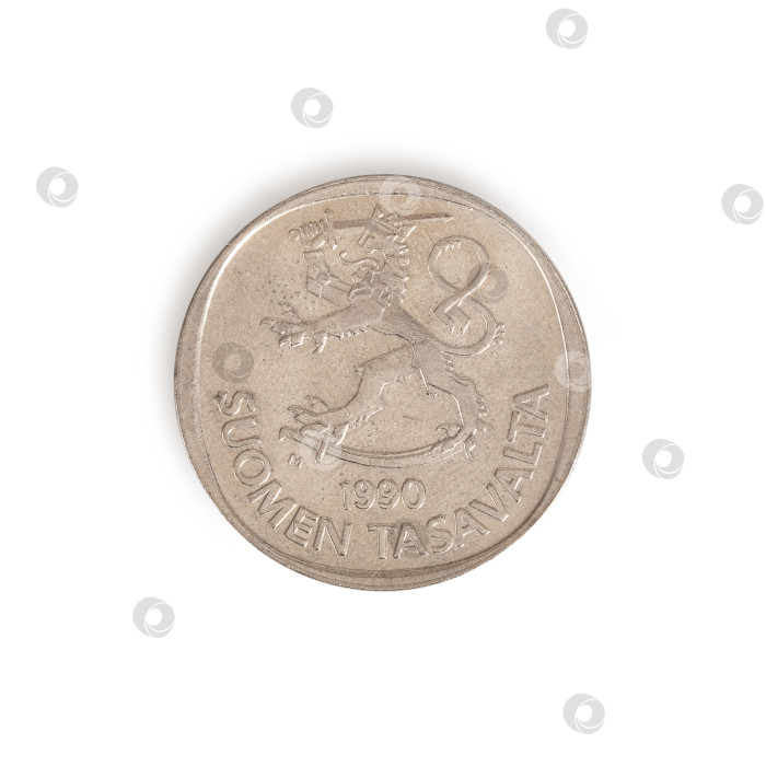 Скачать Старинная финская монета номиналом в 1 финскую марку, выделенную на белом фоне. Элемент дизайна с контуром отсечения фотосток Ozero