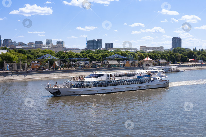 Скачать Москва Река летом фотосток Ozero