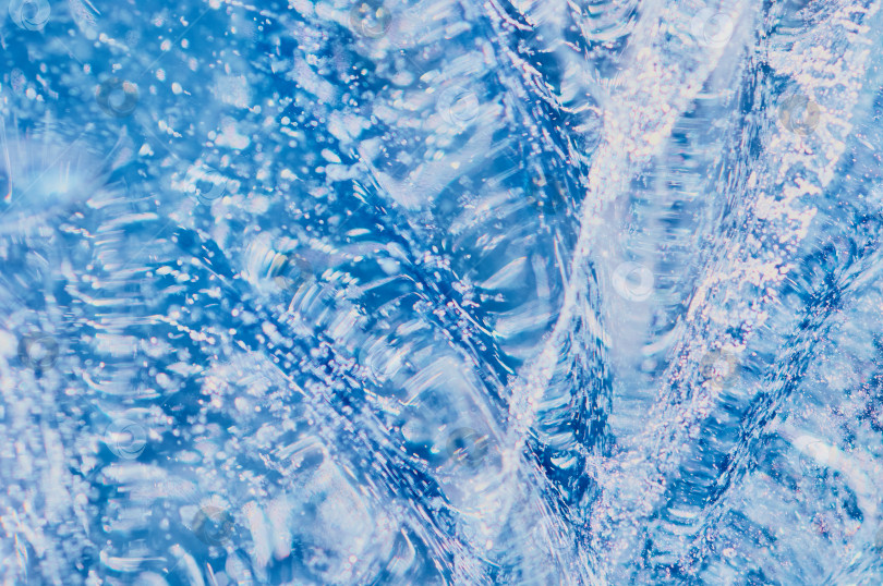 Скачать Текстурный фон из чистого натурального льда. Избирательный фокус. Волна и искривление пространства фотосток Ozero
