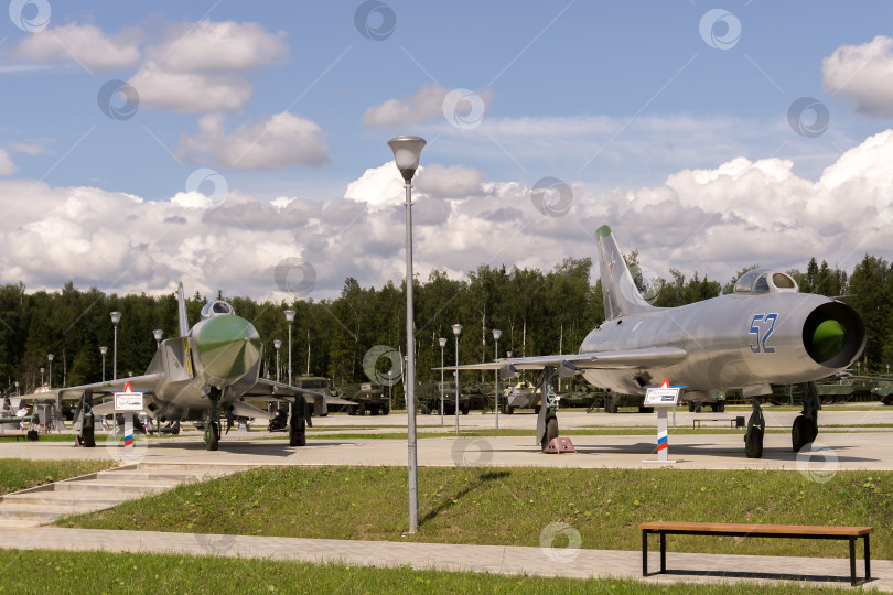 Скачать Два советских истребителя СУ-9 и СУ-15. фотосток Ozero