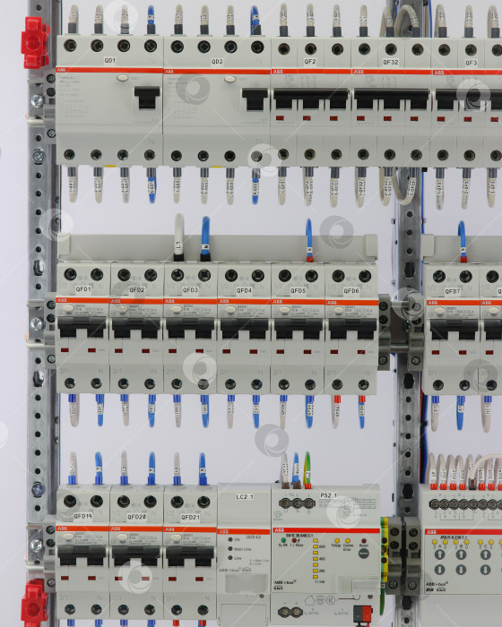 Скачать Модули автоматизации ABB для управления процессами в квартирах. Система "Умный дом". фотосток Ozero