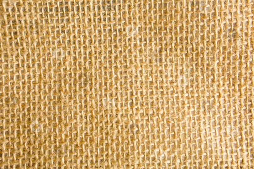 Скачать Текстура мешковины, грубого переплетения в клетку из натурального волокна, желто-коричневого цвета. Копировальное пространство, крупный план фотосток Ozero