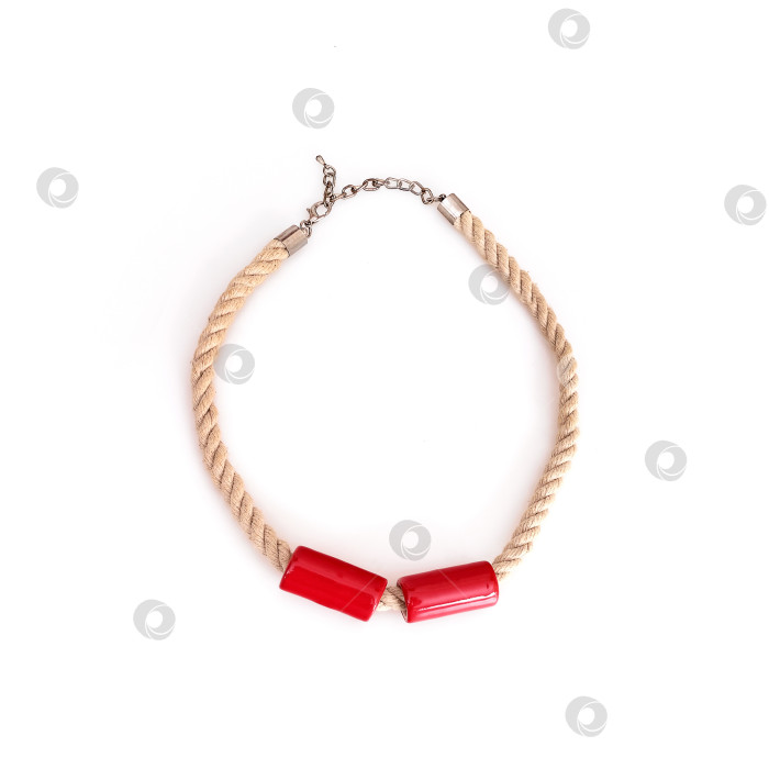 Скачать Ожерелье / браслет с керамическими бусинами, выделенными на белом фоне фотосток Ozero