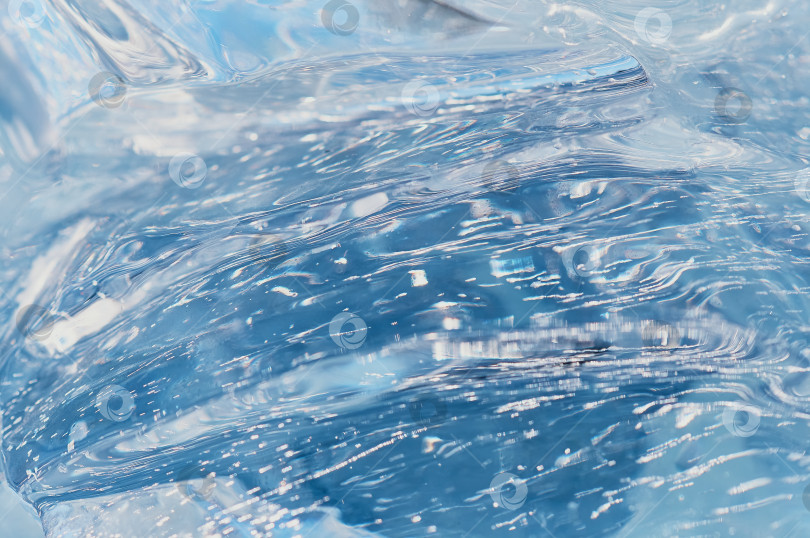 Скачать Пузырьки и трещины внутри натурального льда. Избирательный фокус. фотосток Ozero