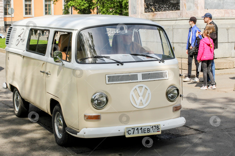 Скачать Микроавтобус Volkswagen T 2. фотосток Ozero