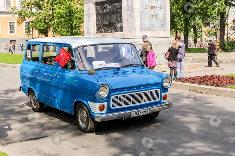 Скачать Микроавтобус Ford. фотосток Ozero