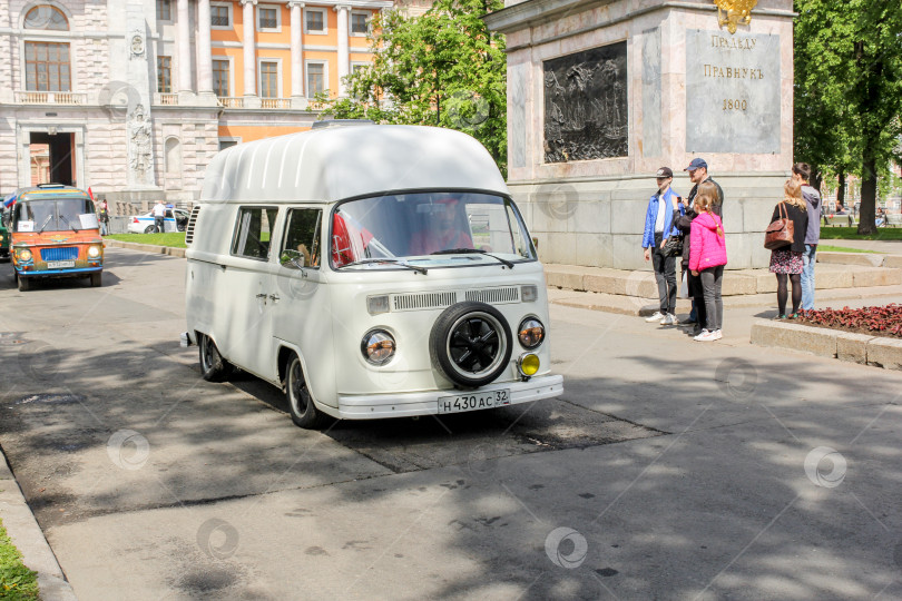 Скачать Ретро-микроавтобус Volkswagen. фотосток Ozero