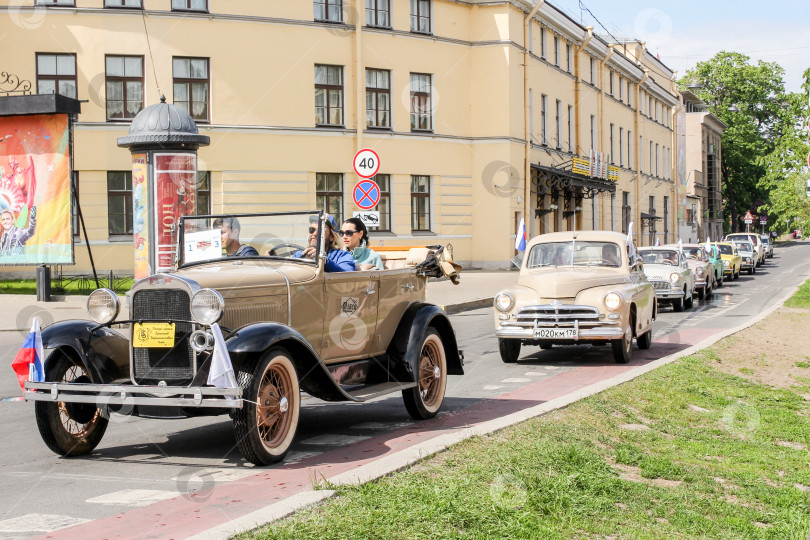 Скачать Парад ретро-автомобилей. фотосток Ozero