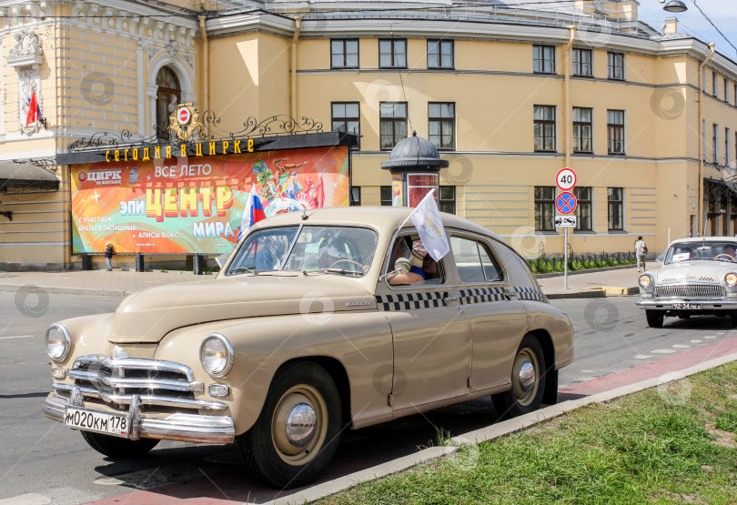 Скачать Ретро-автомобиль такси Победа. фотосток Ozero