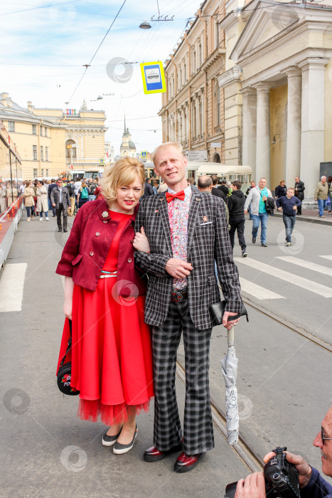 Скачать Позирующая пара в стиле ретро. фотосток Ozero