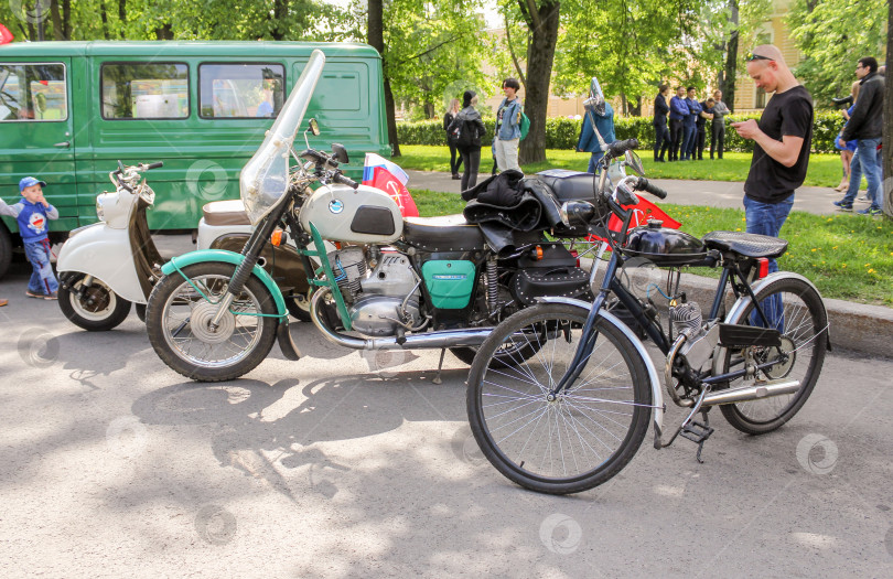 Скачать Двухколесный ретро-транспорт. фотосток Ozero