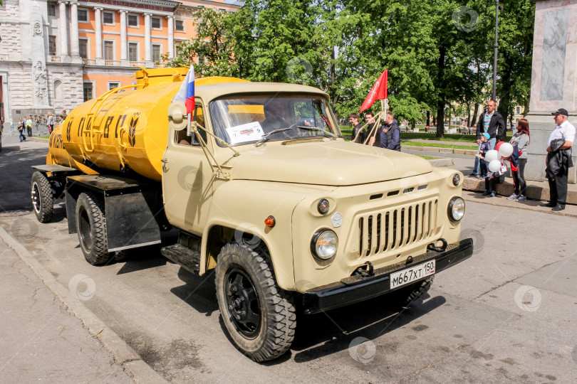 Скачать Грузовик-цистерна ГАЗ 53. фотосток Ozero