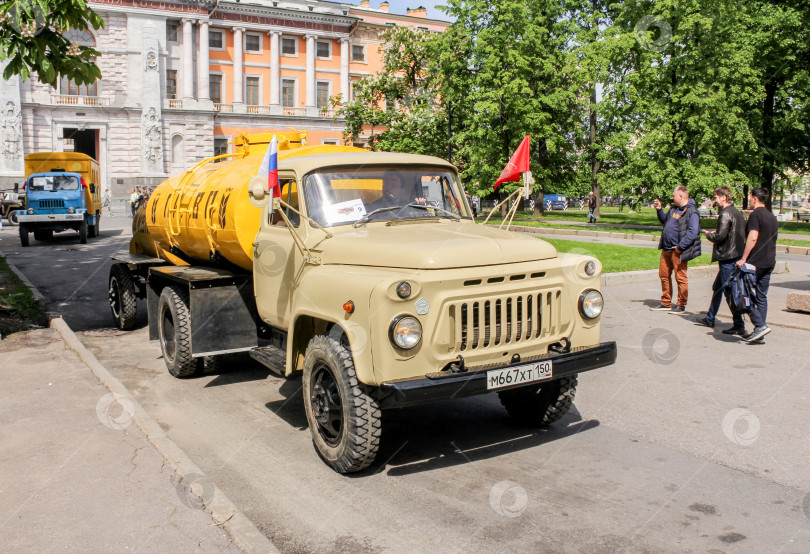 Скачать Грузовая цистерна для перевозки пива. фотосток Ozero