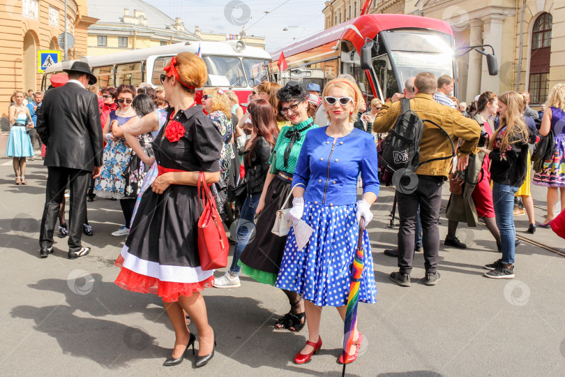 Скачать Шоу-группа в стиле ретро. фотосток Ozero