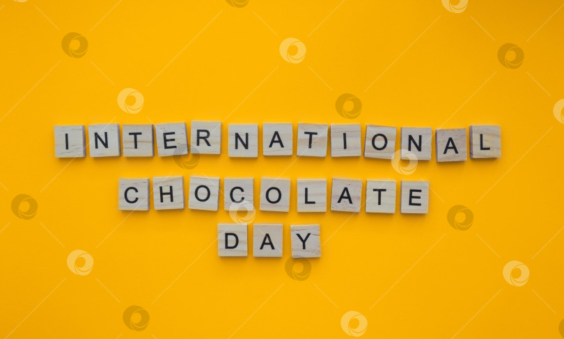 Скачать September 13, International Chocolate Day, minimalistic banner with the inscription in wooden letters фотосток Ozero