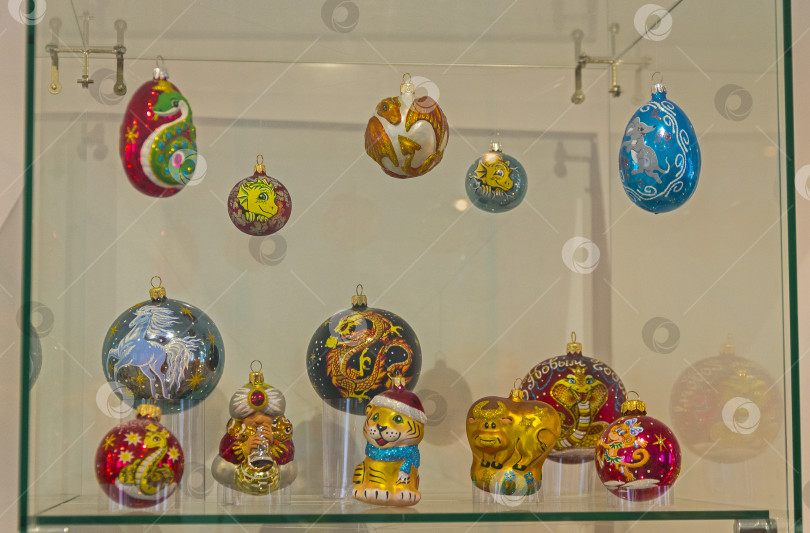 Скачать Modern Christmas toys on the symbols of the Chinese  horoscope. фотосток Ozero