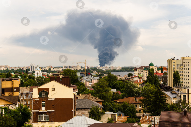 Скачать Пожар на нефтебазе. г. Воронеж, 24.06.2023 фотосток Ozero