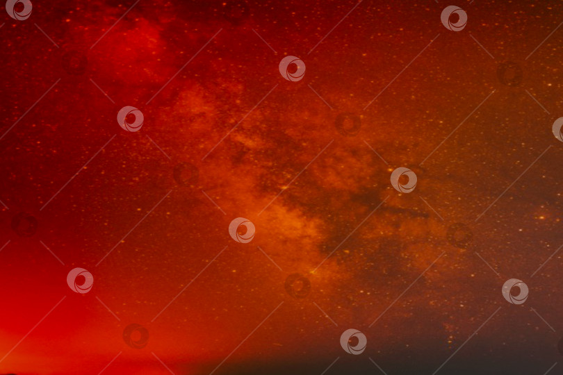Скачать Космический красный фон со звездами, абстрактная текстура космического пространства. фотосток Ozero