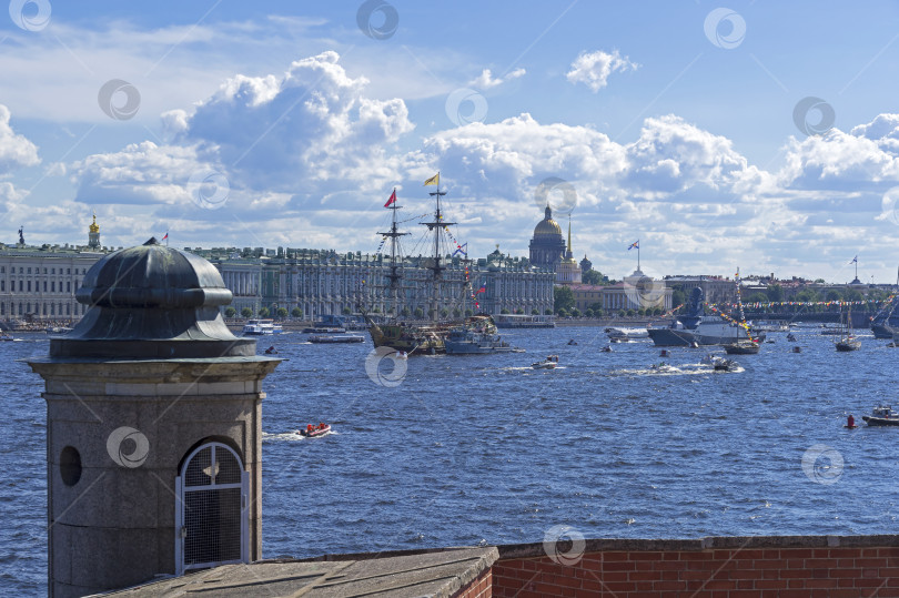 Скачать View of the Neva from the roof of the bastion of the Peter and Paul Fortress. фотосток Ozero