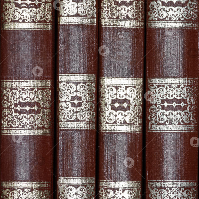 Скачать A row of antique books with gilded pattern as texture background (square aspect ratio) фотосток Ozero