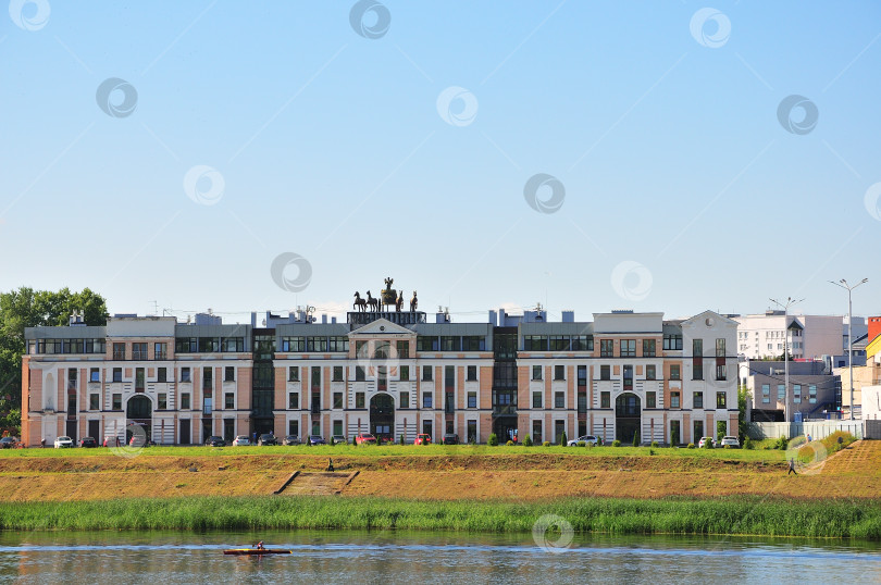 Скачать Здание экоцентра города Тверь на набережной реки Волга фотосток Ozero