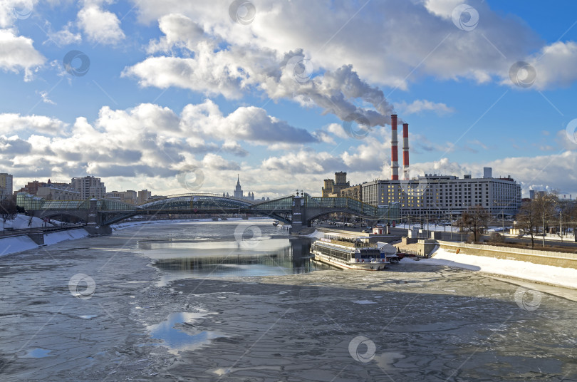 Скачать Вид на Москву-реку. фотосток Ozero