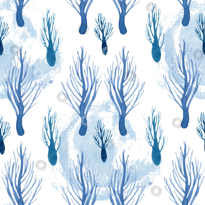 Скачать Акварельный бесшовный рисунок от руки с зимним синим силуэтом деревьев на белом фоне фотосток Ozero