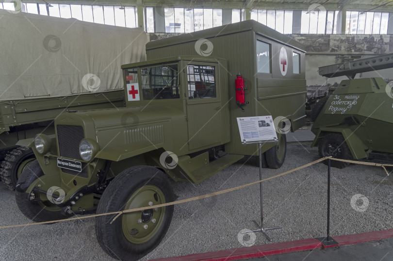 Скачать Советский автобус скорой помощи ЗИС-44 на базе грузовика ЗИС-5, 1942 год. фотосток Ozero