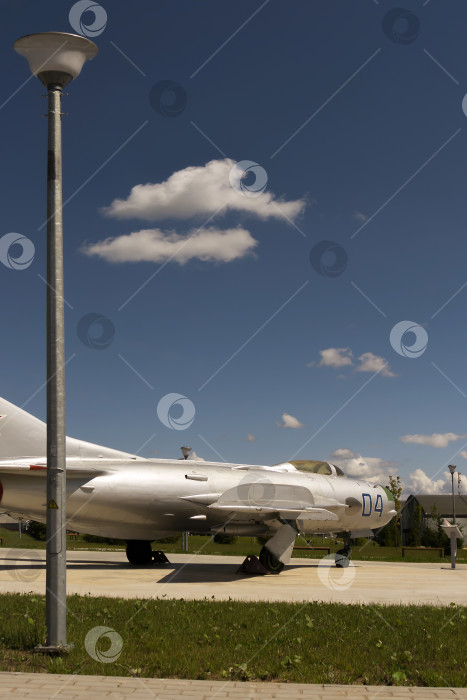 Скачать Советский реактивный самолет МИГ-19. фотосток Ozero