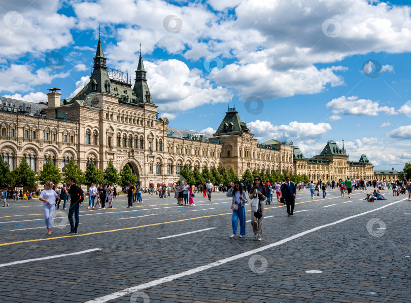 Скачать Москва, Россия - 21 июля 2023: Красная площадь, Главный универсальный магазин (ГУМ) фотосток Ozero