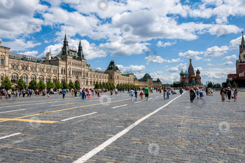 Скачать Москва, Россия - 21 июля 2023: Красная площадь, Главный универсальный магазин (ГУМ) фотосток Ozero