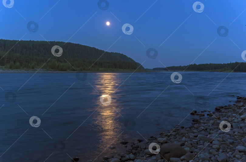 Скачать Река в лунном свете фотосток Ozero