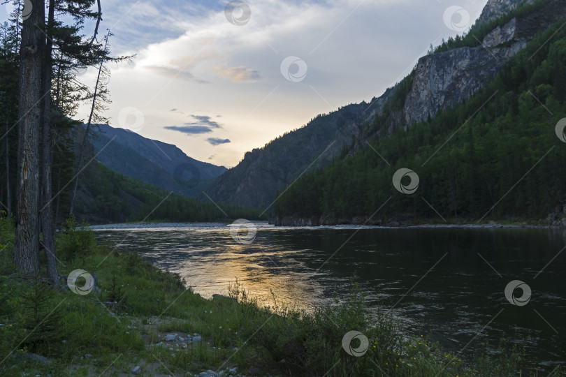 Скачать Река Ока-Саянская в начале ущелья Орхо-Бом. фотосток Ozero