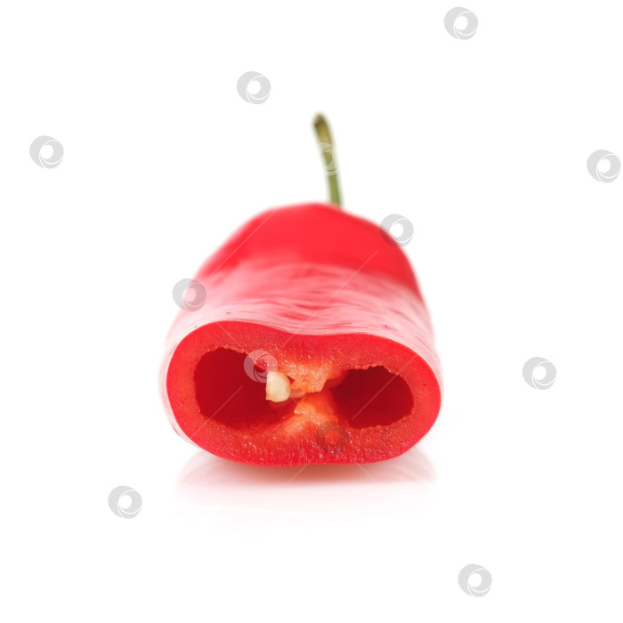 Скачать Красный перец, выделенный на белом фоне фотосток Ozero
