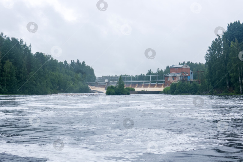 Скачать небольшая гидроэлектростанция на северной реке фотосток Ozero