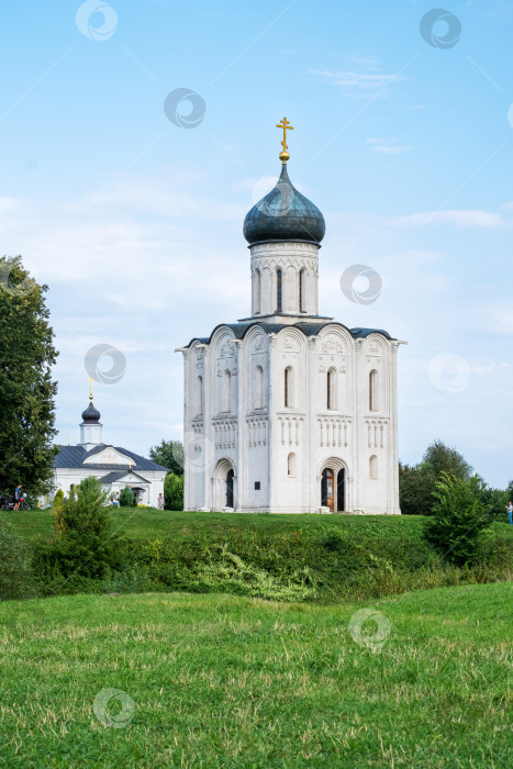 Скачать Вид на церковь Покрова Пресвятой Богородицы на Нерли. фотосток Ozero