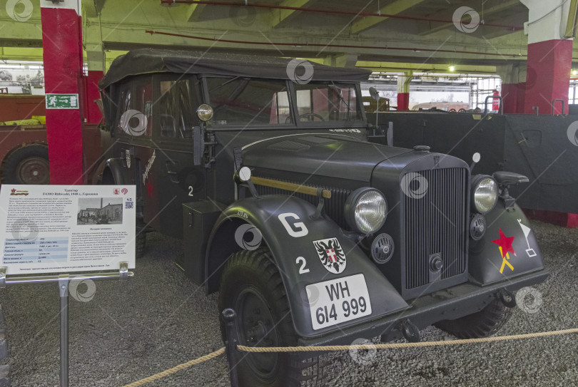 Скачать Командирский автомобиль Horch 901 Typ 40 Kfz.12, 1941 год, Германия. фотосток Ozero