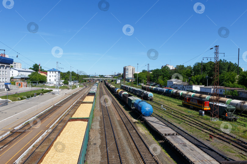 Скачать Ковров, Россия - Июнь 12,2022: Железнодорожная станция Ковров-I фотосток Ozero